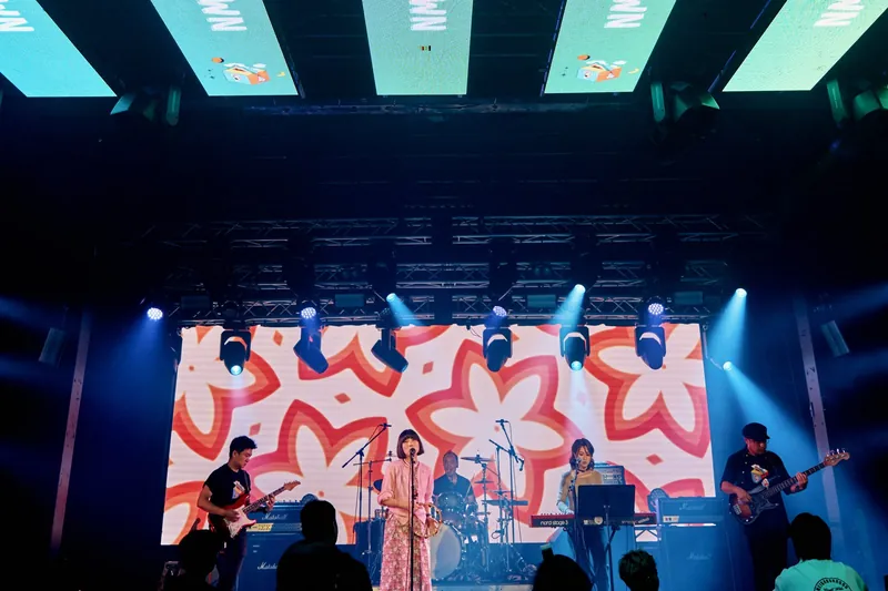 Her Shadow Crown on stage at 170 Russell